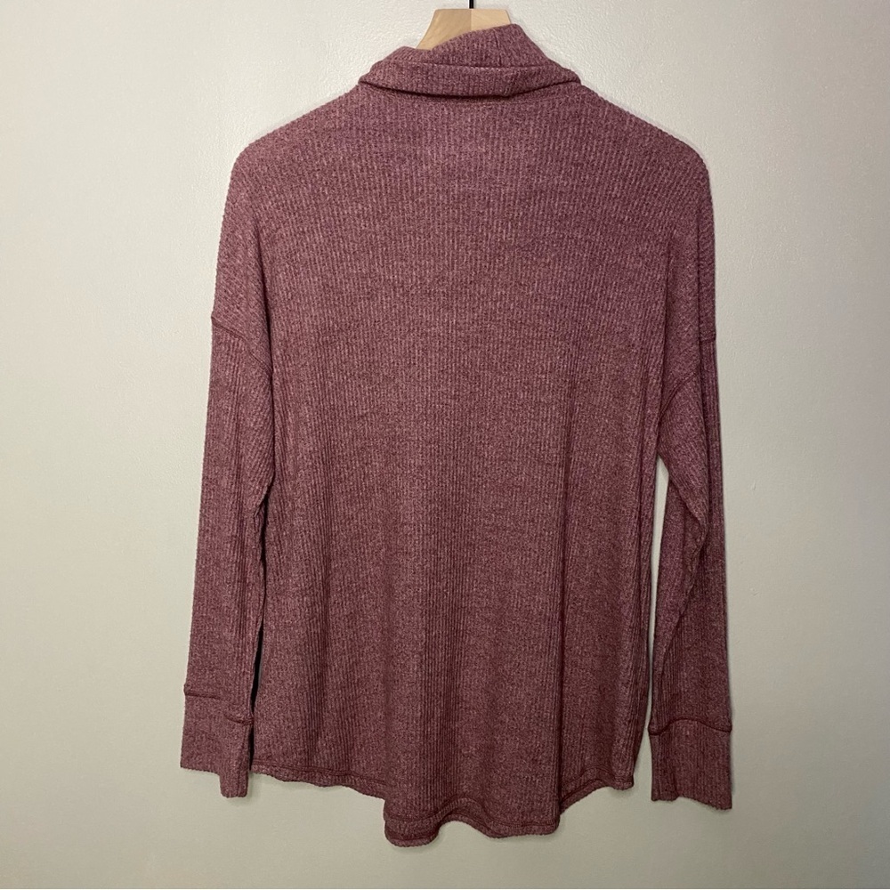 American Eagle cozy turtleneck medium red pink purple burgundy super‎ soft - Picture 5 of 7